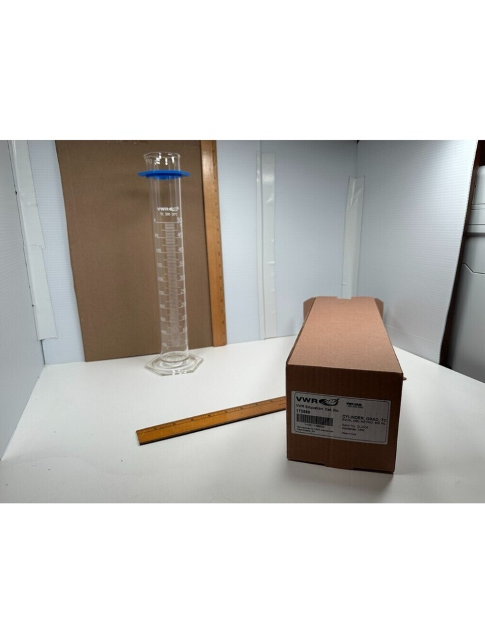 VWR 500 mL Glass Graduated Cylinder Hexagonal Base Thermally Coated Labware NIB